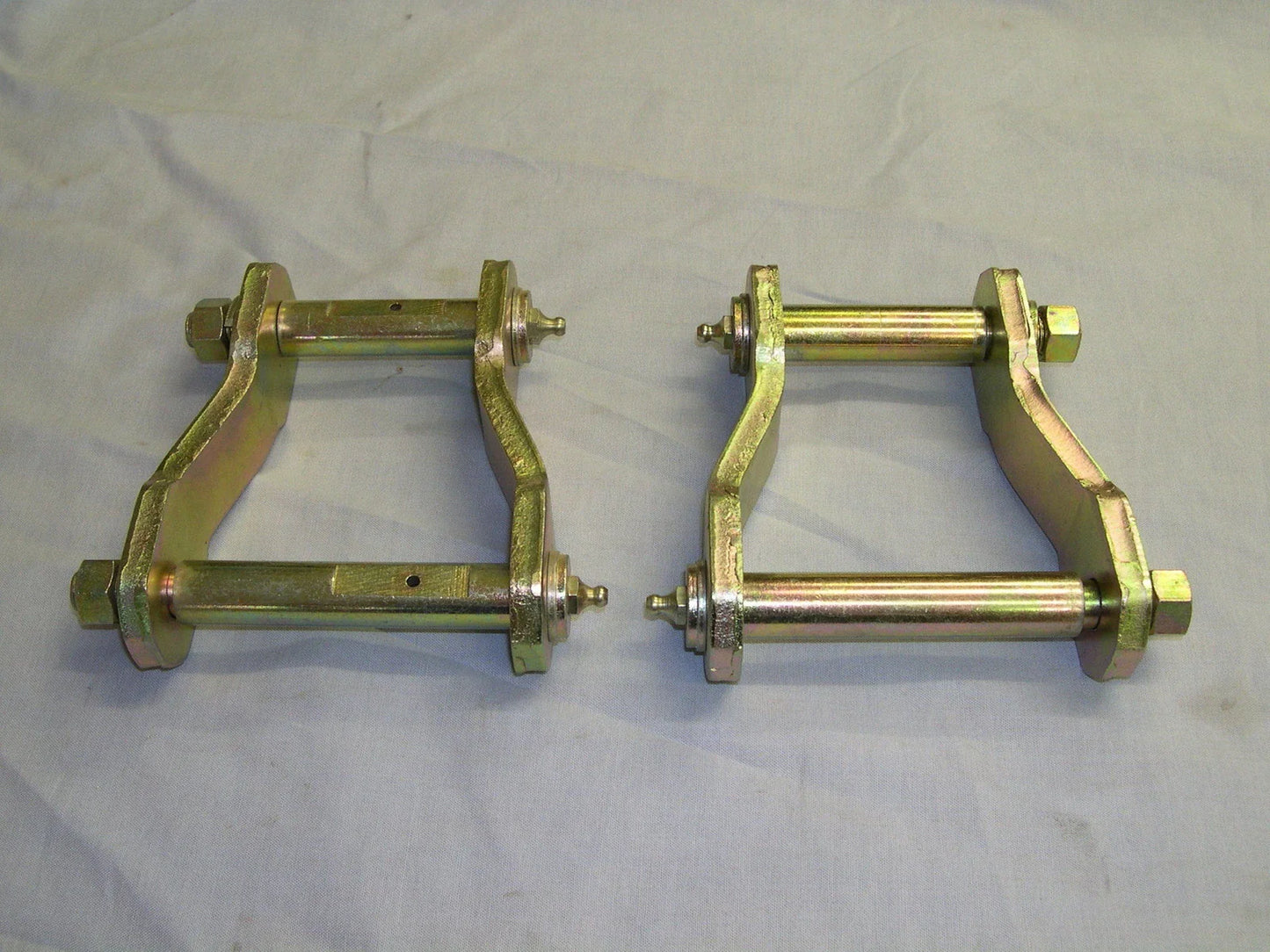 Rear Greasable Shackles for Toyota Hilux GGN V6 Petrol (2005-2015)