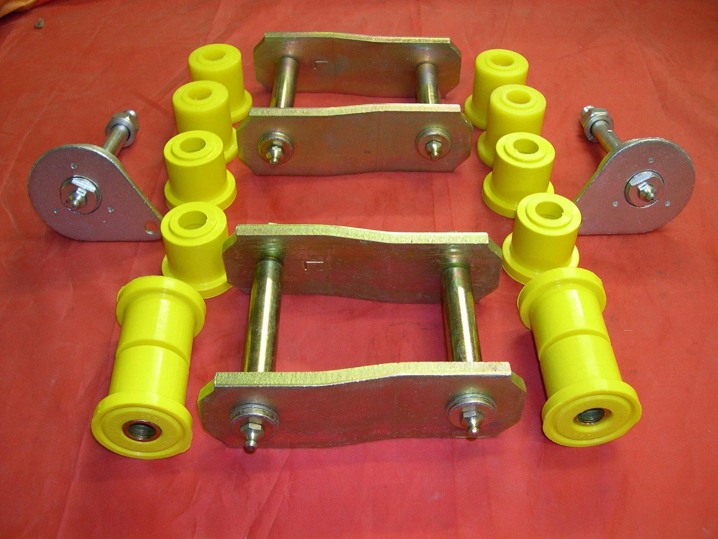 Greaseable Rear Shackles & Pin Bush Kit for LandCruiser HZJ79 Traytop (1999)