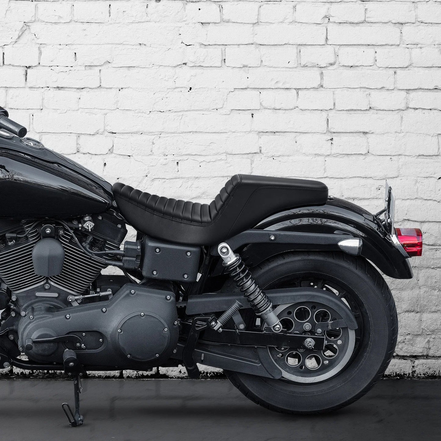 Driver & Passenger Seats for Harley Dyna Low Rider Super Glide FXD (1996-2003)