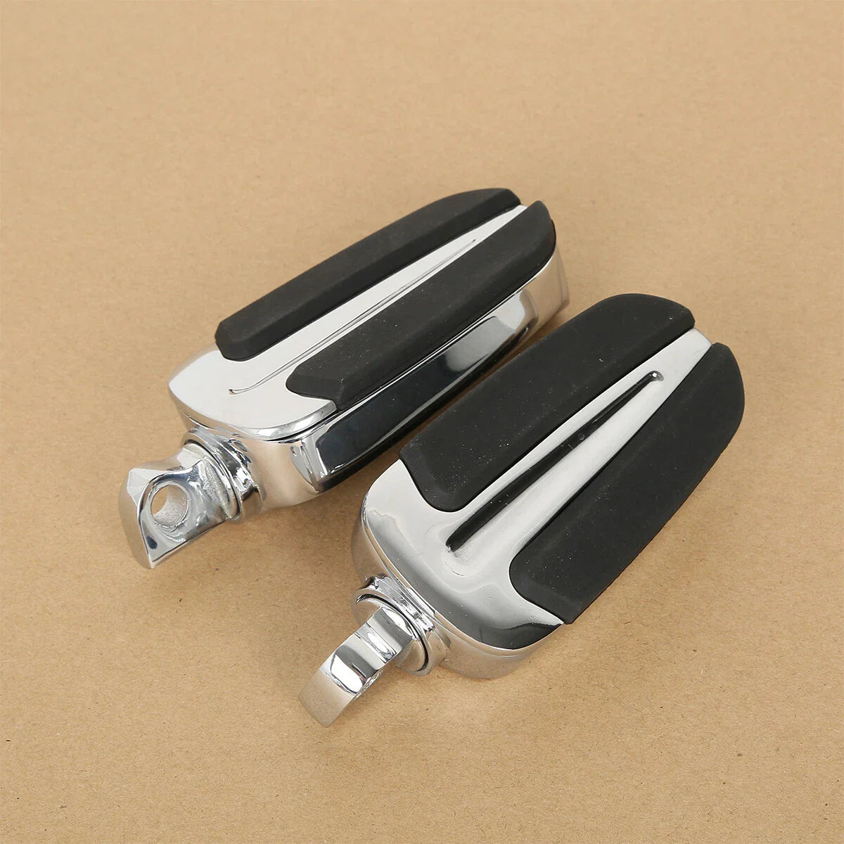10mm Male Mount Foot Pegs for Harley Dyna Super Glide Custom (2006-2017)