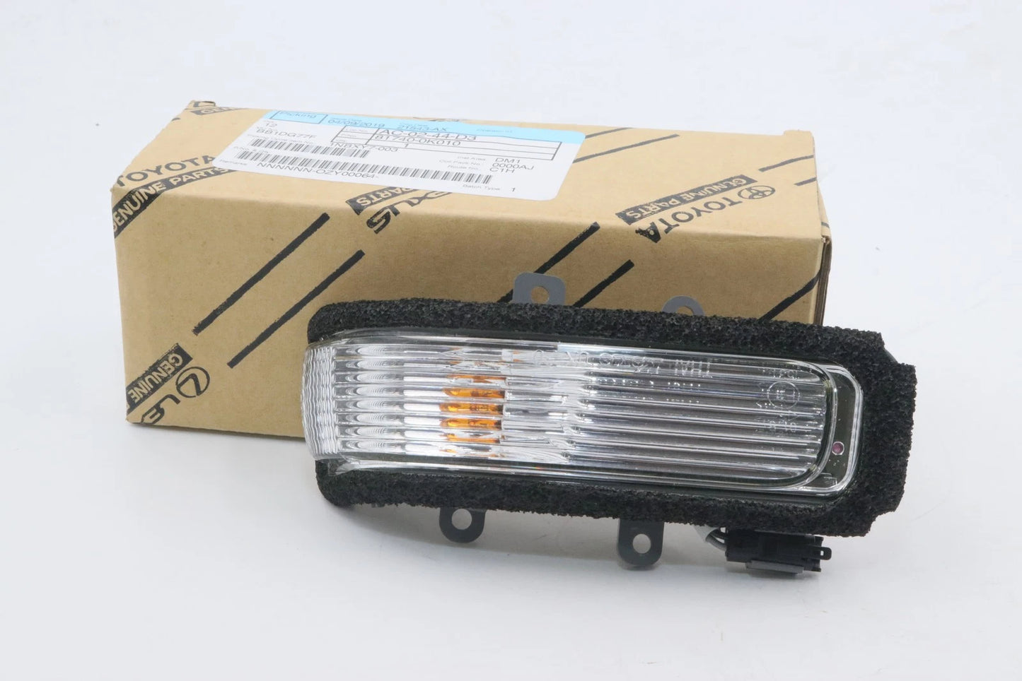 Mirror Cover with Turn Signal Light for Toyota Hilux (2011–2015)
