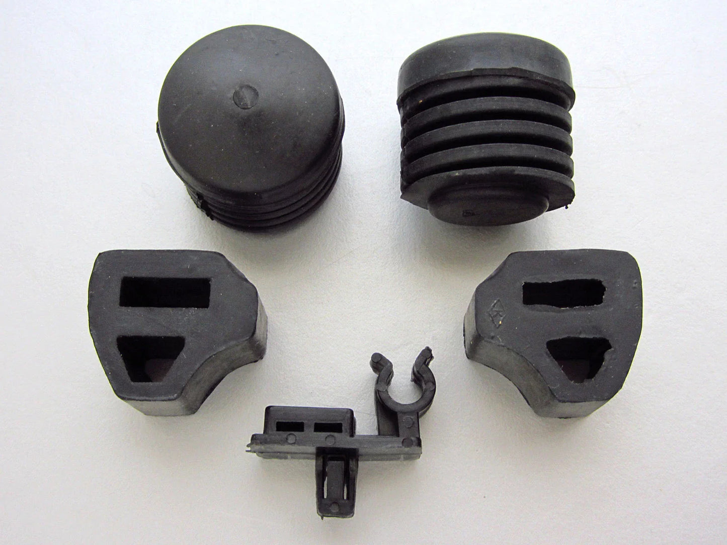 Isuzu TF TFR Trooper Holden Rodeo Hood Bonnet Rubber Bumper & Prop Rod Clamp