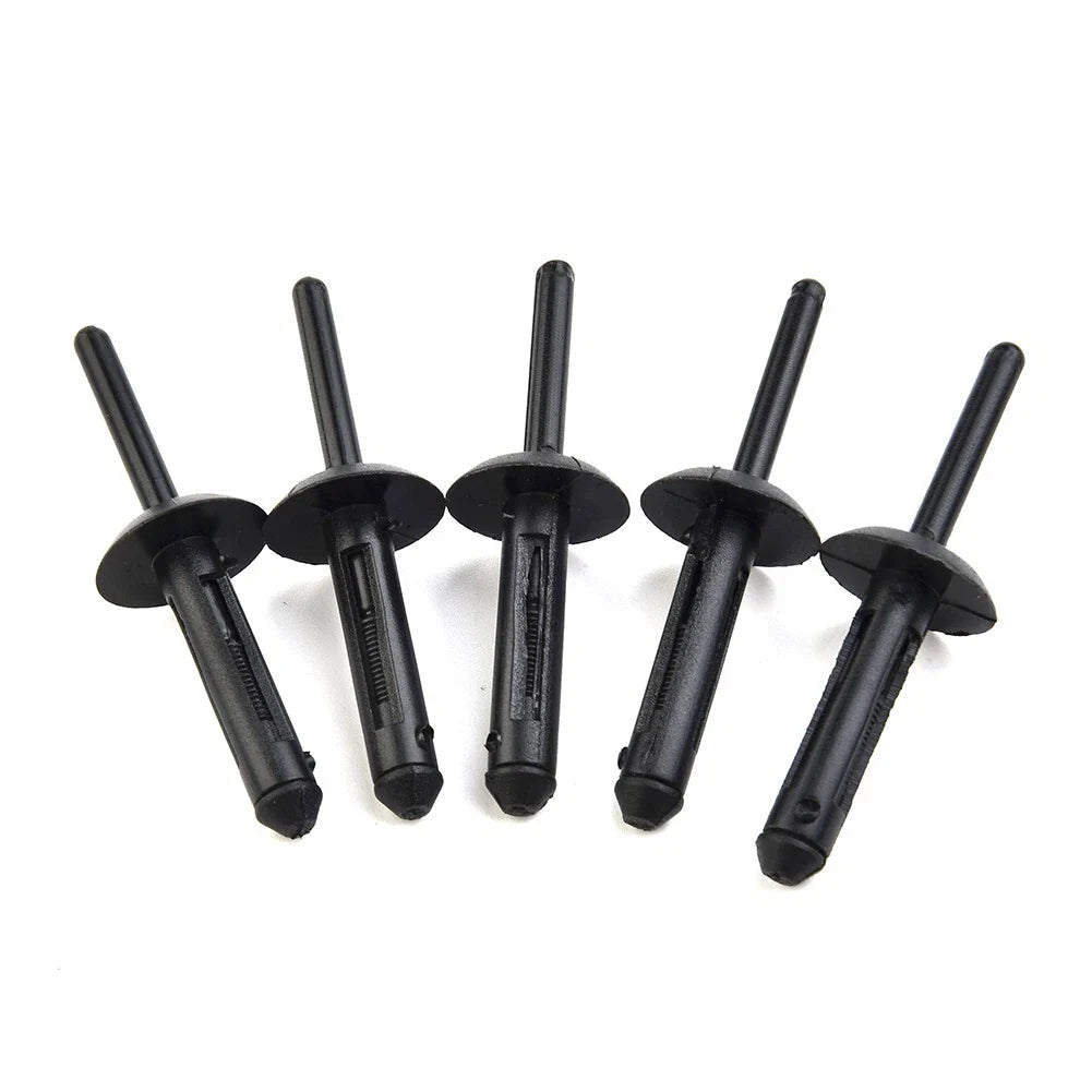 30x Door Panel Fastener Clips for Jeep Grand Cherokee (1999–2004)