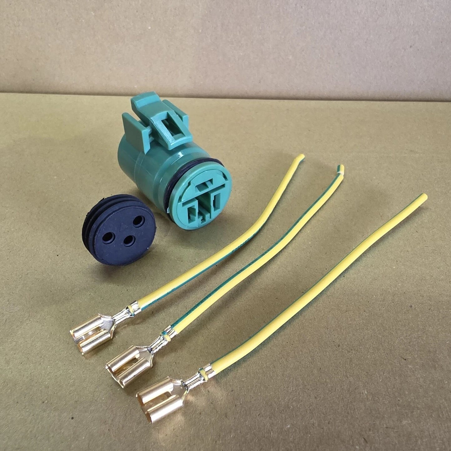 3 Pins Alternator Connector Plug for Toyota Daihatsu (Various Years)