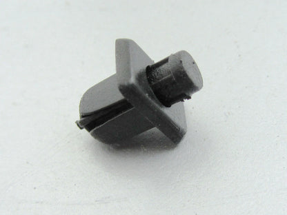 Wiper Cowl Grill Lock Clip for Nissan Navara D21 (1986-1997) - 10 x Clips