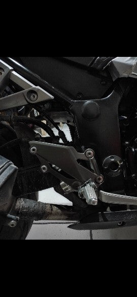 Footpeg Pedal Mount Bracket for Kawasaki Z250 Z300 (2013–2018)