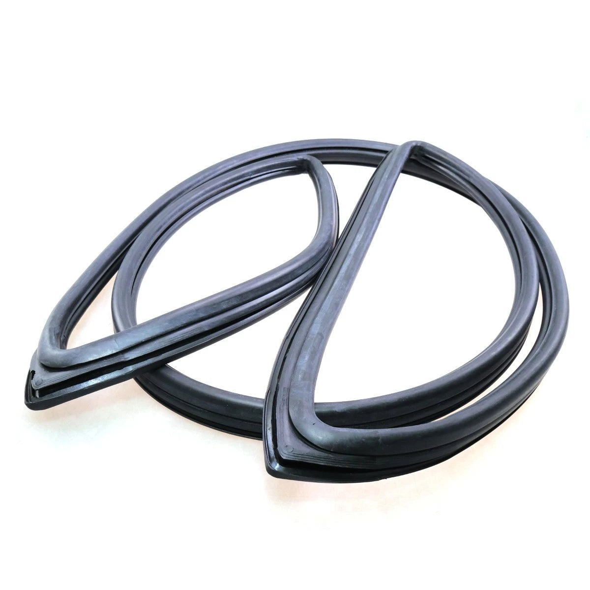 Windshield Weatherstrip with Molding for Nissan Patrol Safari Y60 (1987–1997)