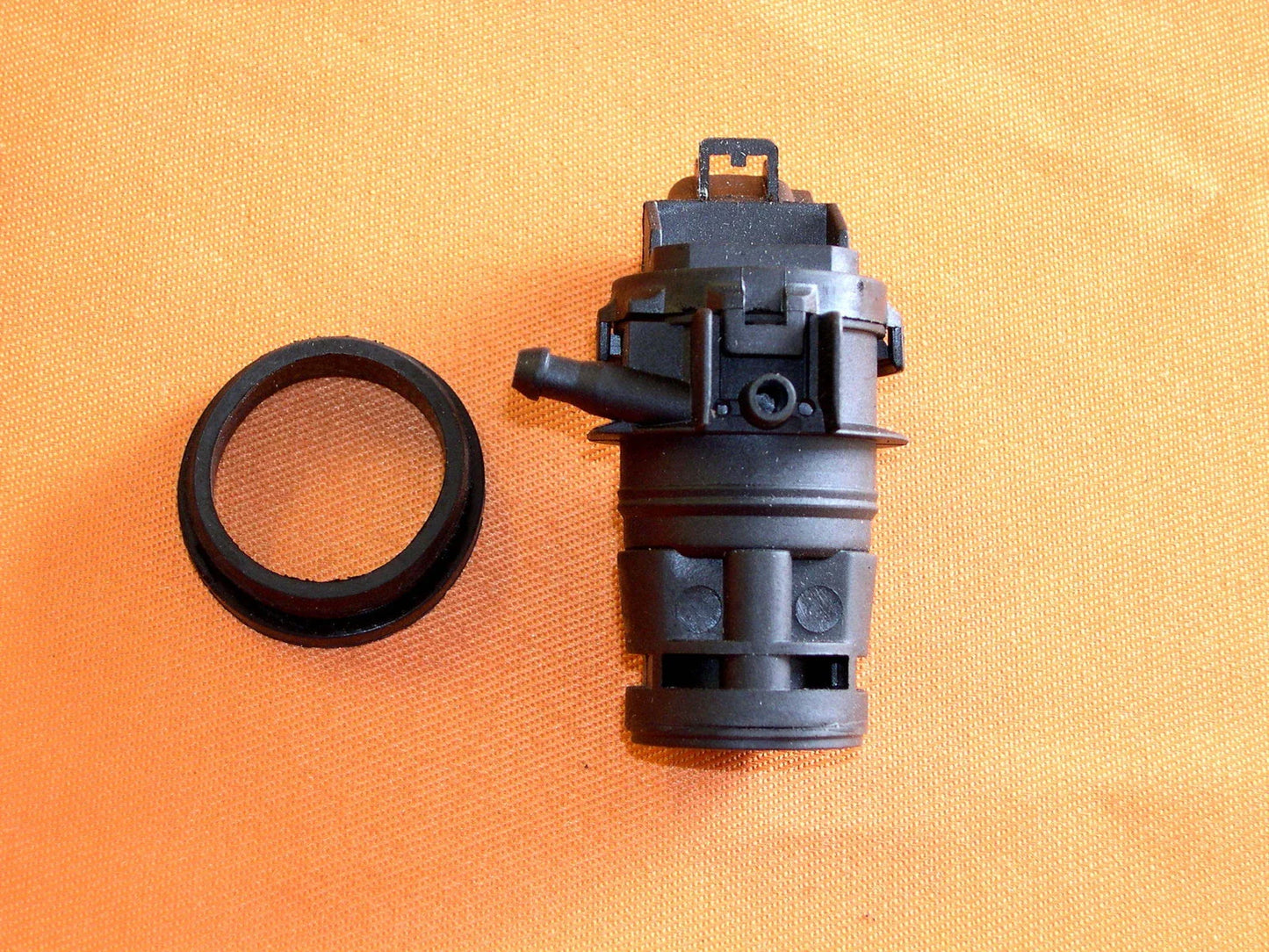 Windscreen Washer Pump Motor for Toyota Hilux KUN26R (2005 - Present)
