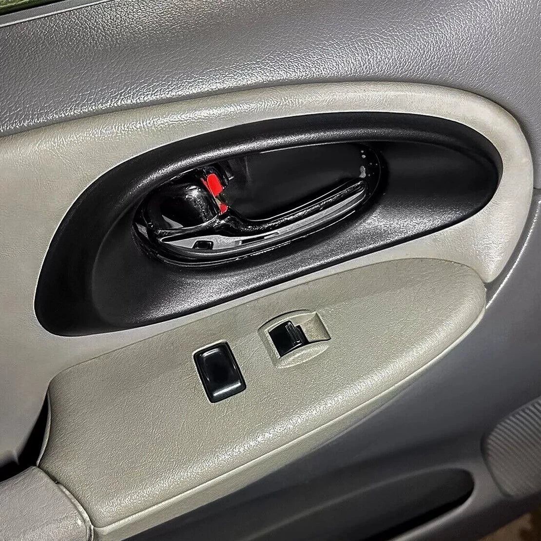 1 Pair Interior Door Handle Trim for Chevrolet Trailblazer (2002-2009)