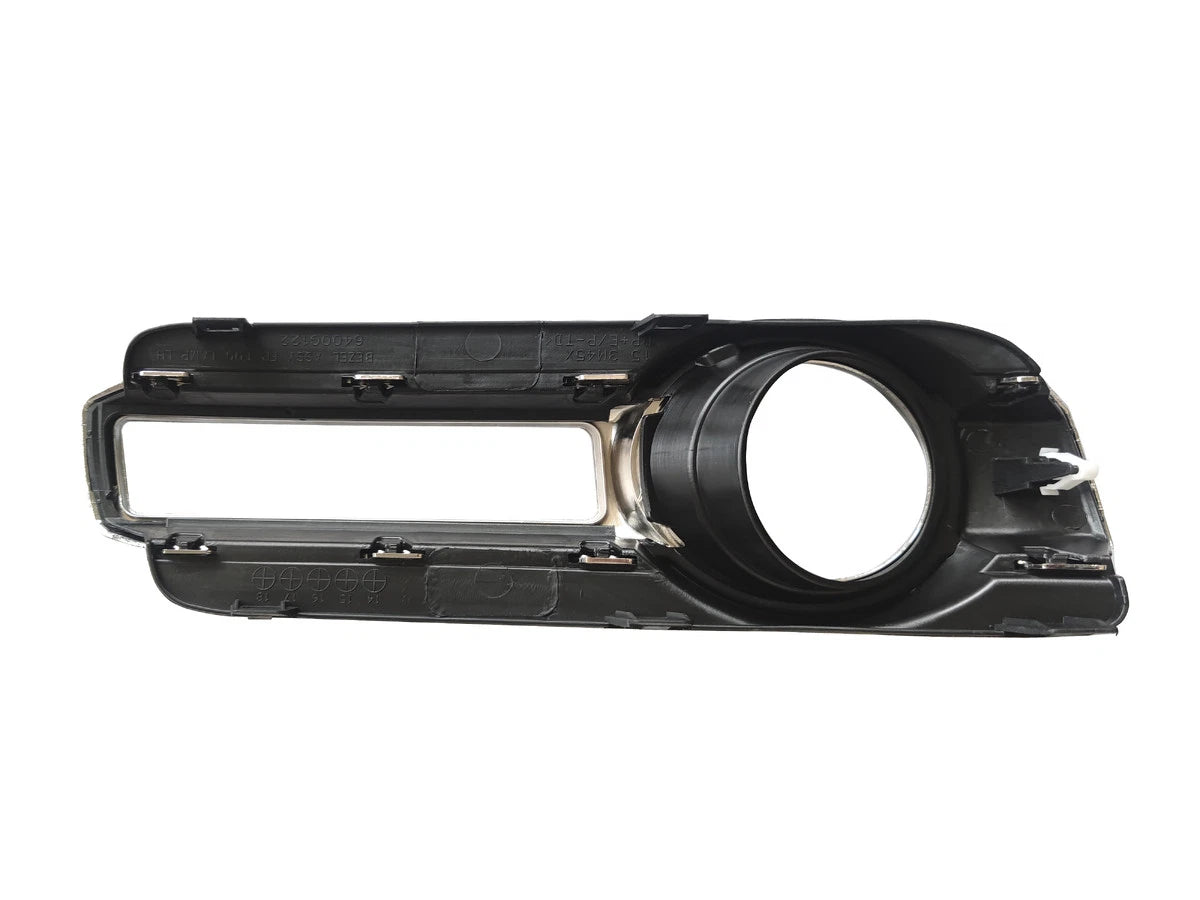 Fog Light Bezel Trim Right Side for Mitsubishi Pajero (2014–2021)