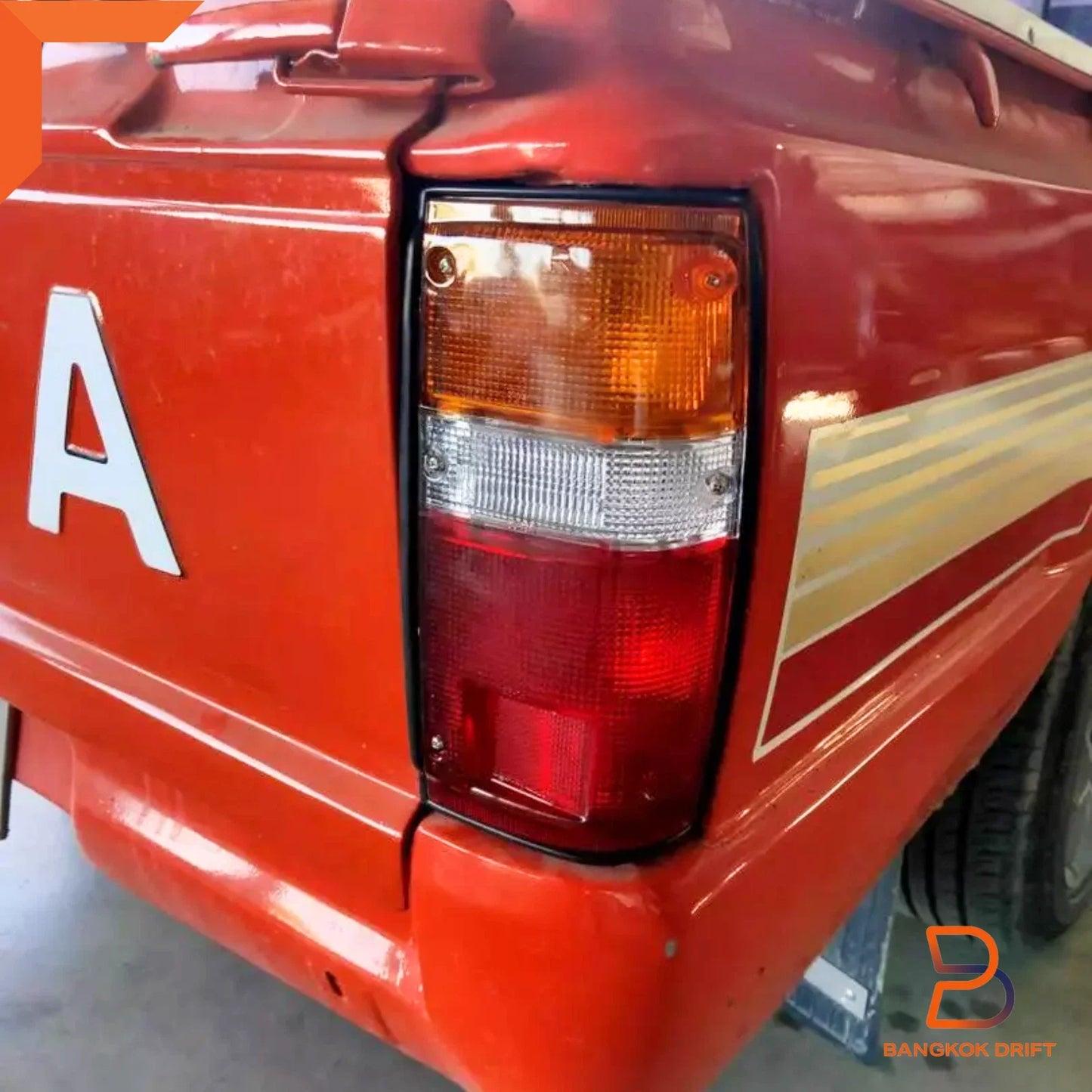 Rear Tail Light Pair for Toyota Hilux Ute LN50 LN60 LN70 (1984-1988)