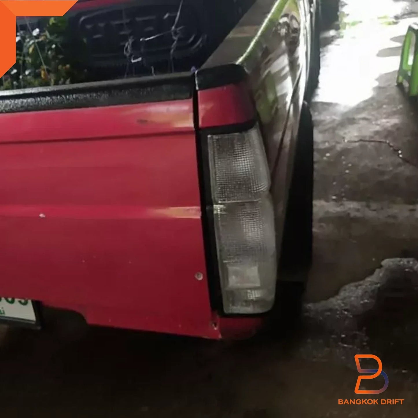 White Lens Tail Light Rear Lamp for Nissan Navara D21 (1990-1996)