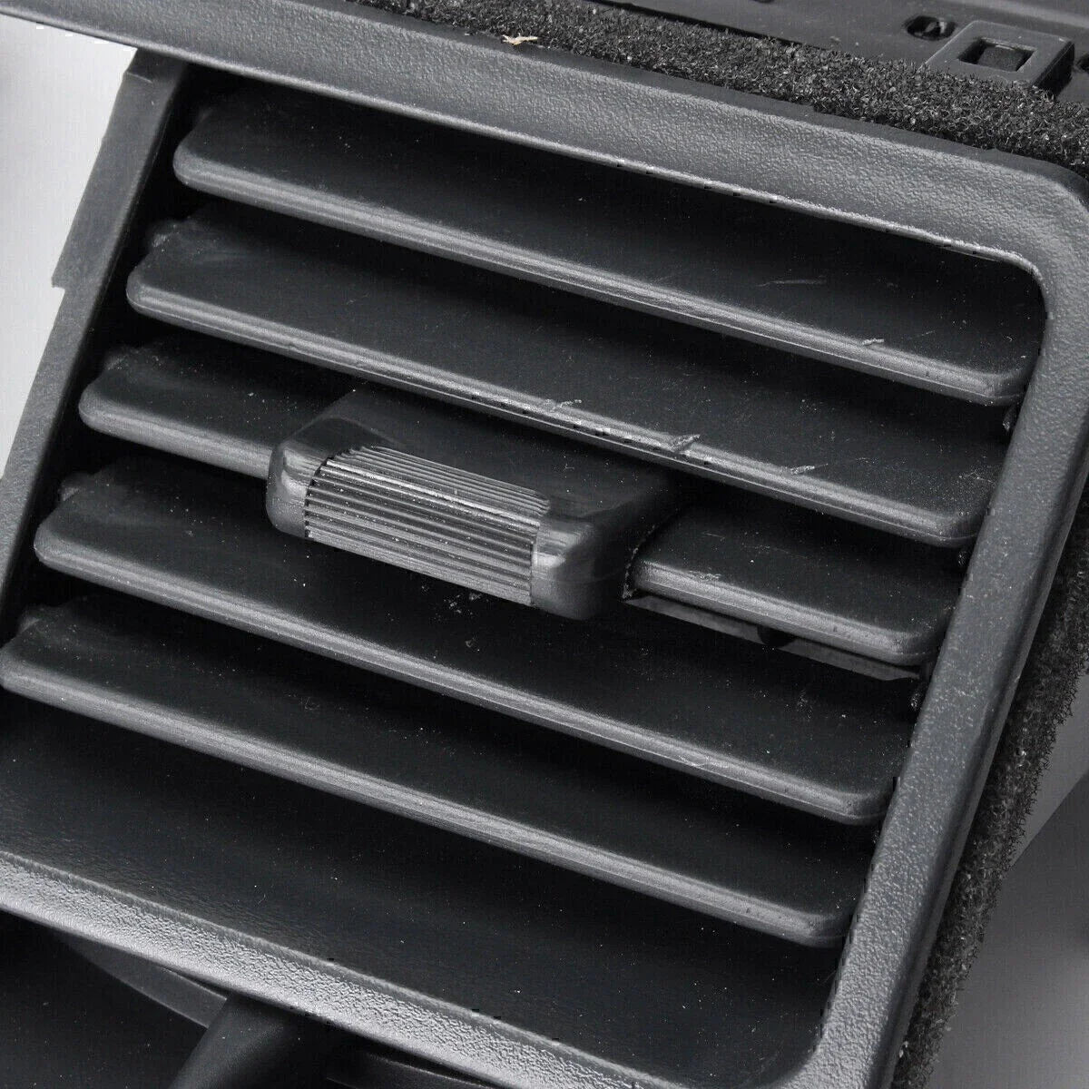 Center Panel Dash Air Outlet Vent for Mitsubishi Pajero Montero (V31-V33)