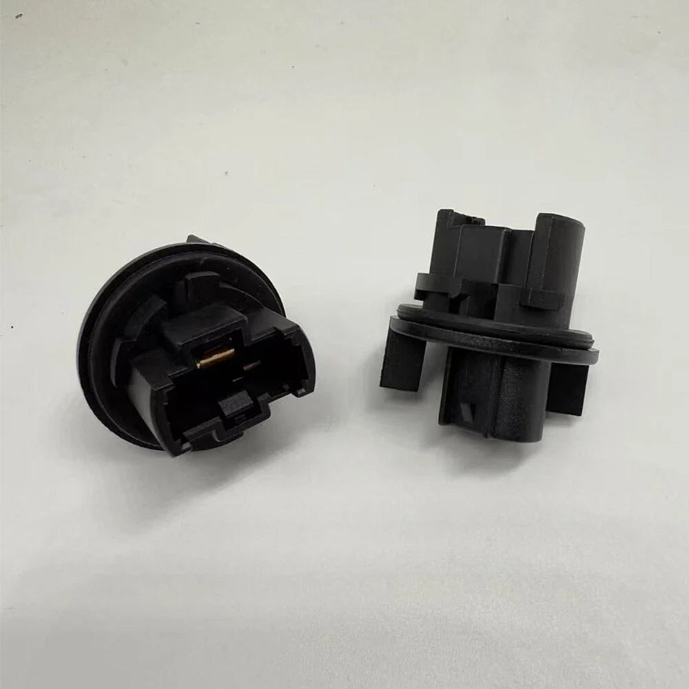 Bulb Socket for Nissan Frontier, Maxima, Quest (2002-2009)