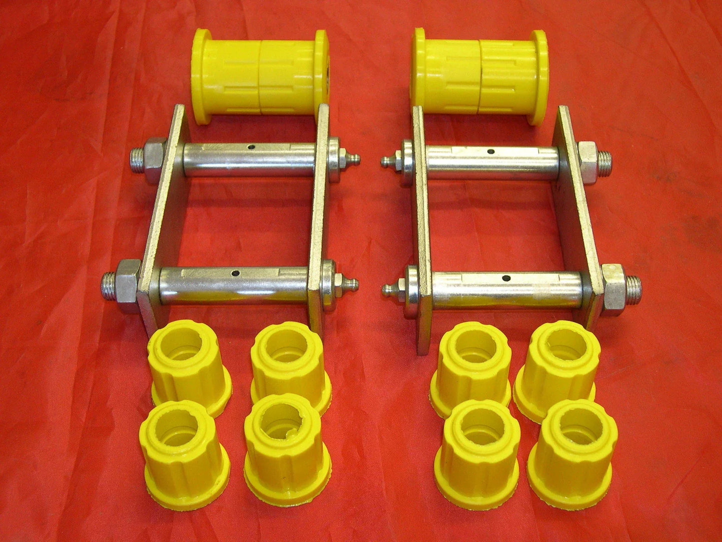 Greasable Rear Suspension Spring Shackles & Poly Bush Kit for Holden TF Rodeo