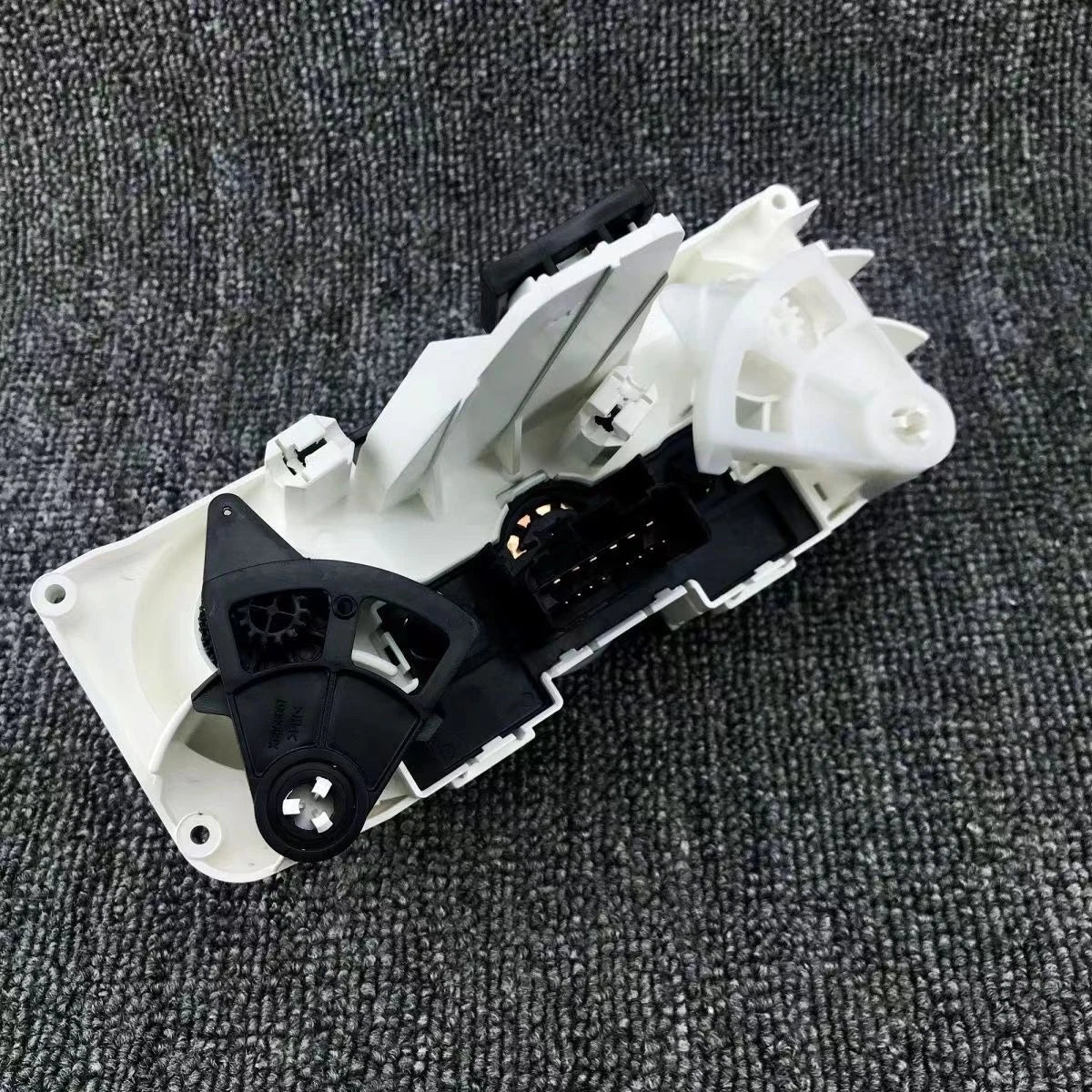 A/C Climate Control Panel Switch Button for Nissan Versa Tiida (2004–2011)