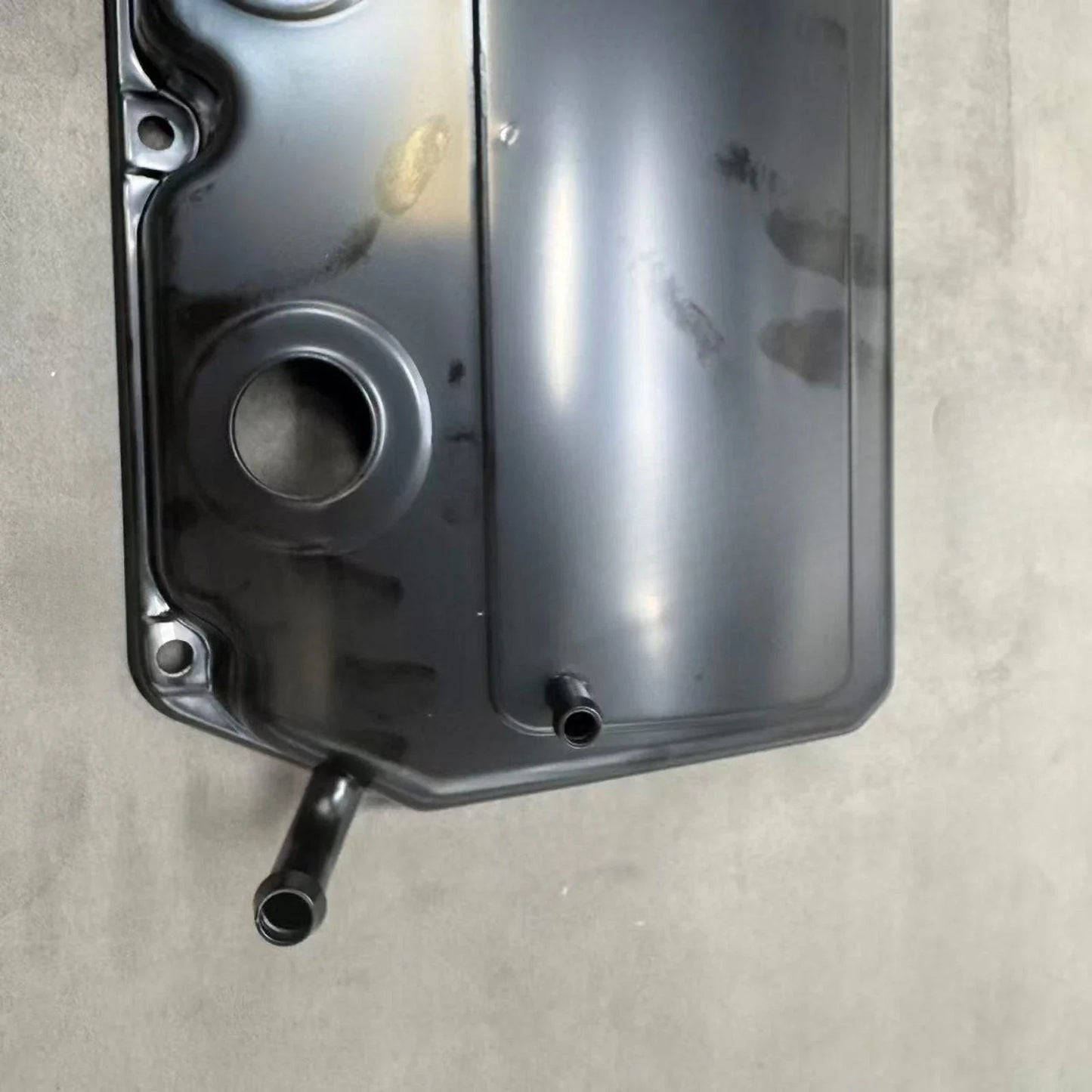 RH Rocker Cover for Mitsubishi Pajero Montero (2000–2006)