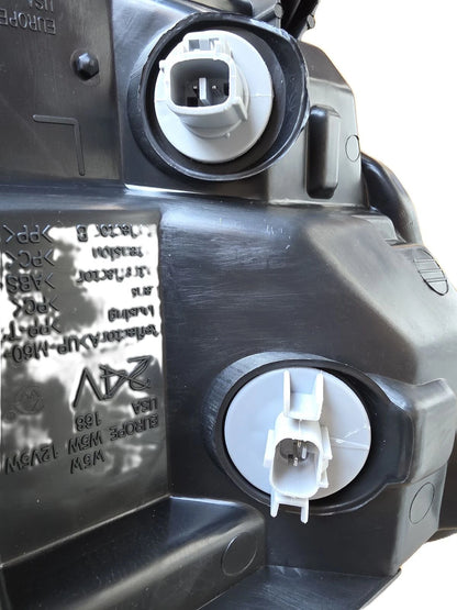 Right Head Lamp for Mitsubishi Pajero NP (2002–2006)