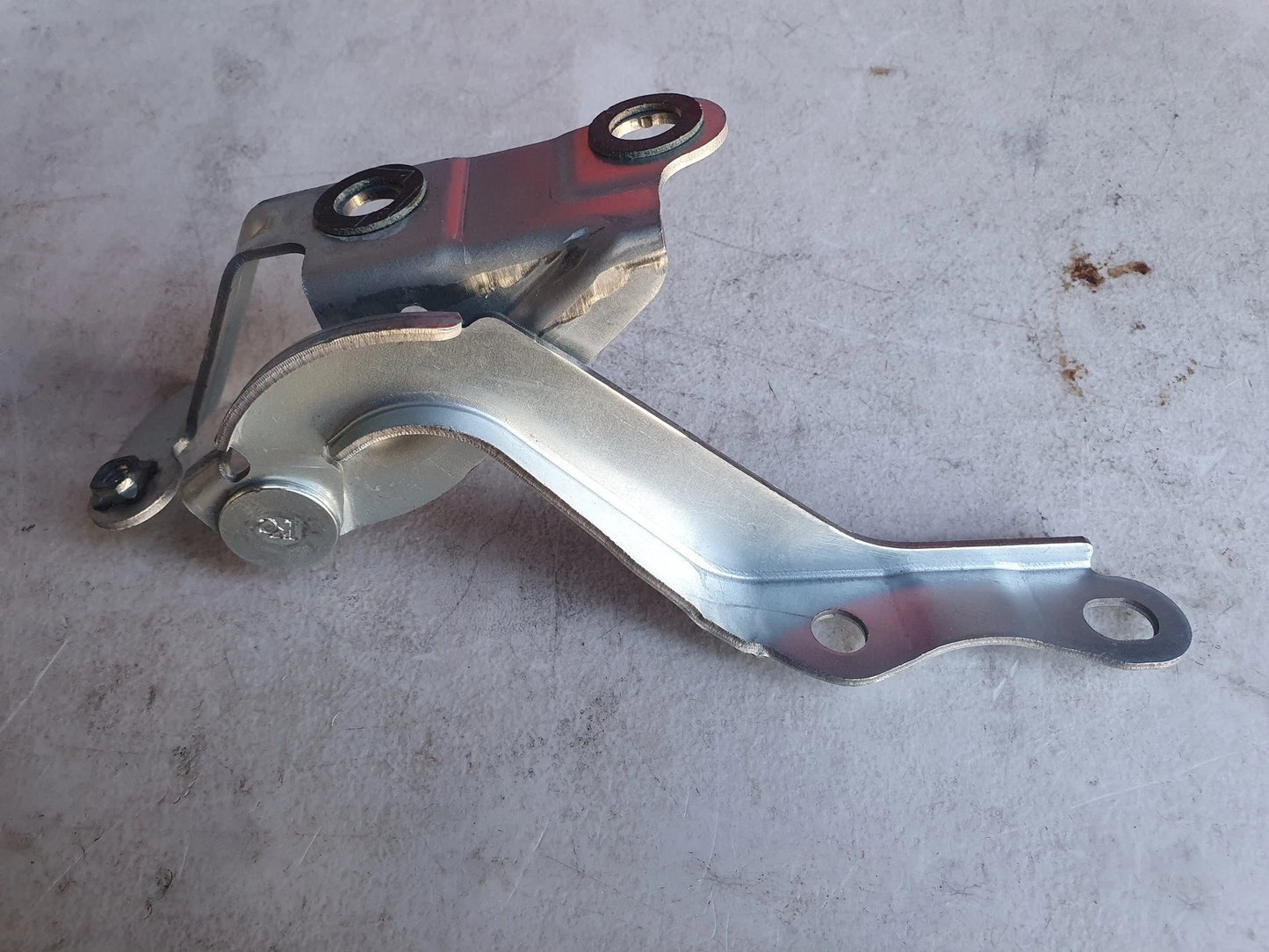 Right Front Bonnet Hinge for Toyota HiAce (2005–2019)