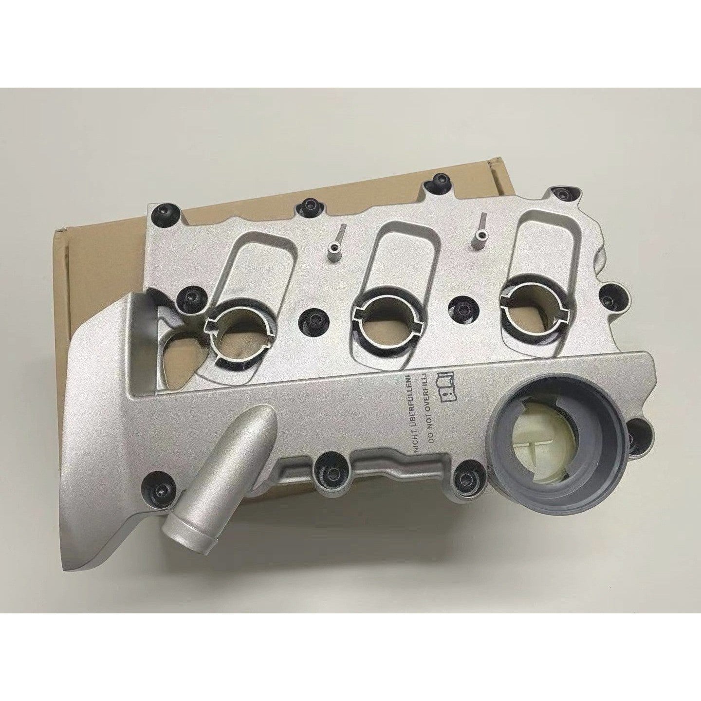 Engine Valve Cover with Gasket for Audi A4 A6 Quattro (2002–2008)