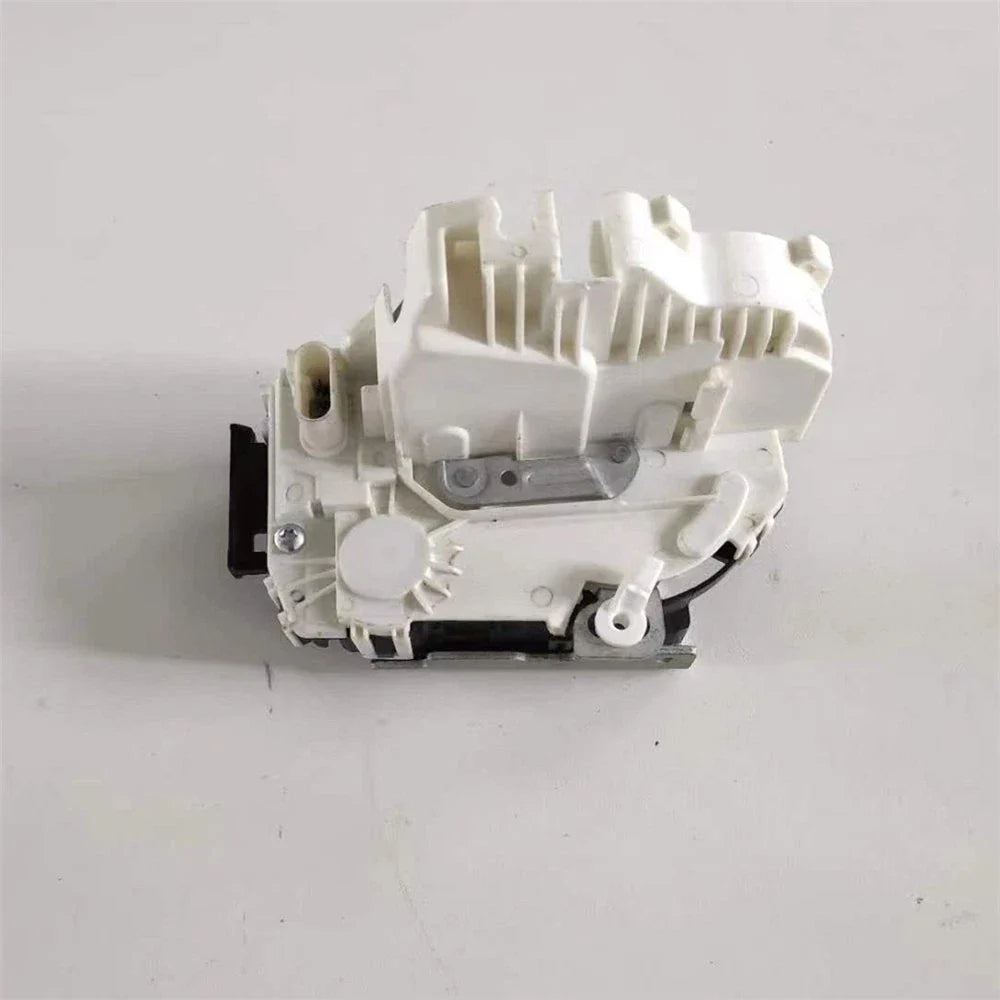 Front Power Door Lock Actuator Latch Assembly RH for Chrysler Dodge (2005-2010)