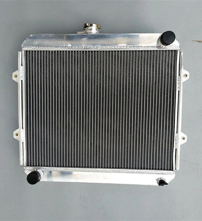 3 Core Aluminum Radiator + Red Hose for HILUX RN105 RN106 RN130 (1995-2005)
