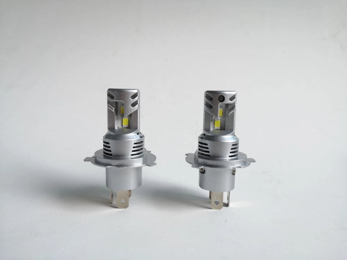 2X H4 LED Headlight Bulbs for Vehicles (12V 27W 1900/1500LM 6500K)