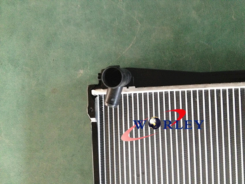 Radiator for Toyota Hiace (1989–2005) with Neck Pipe