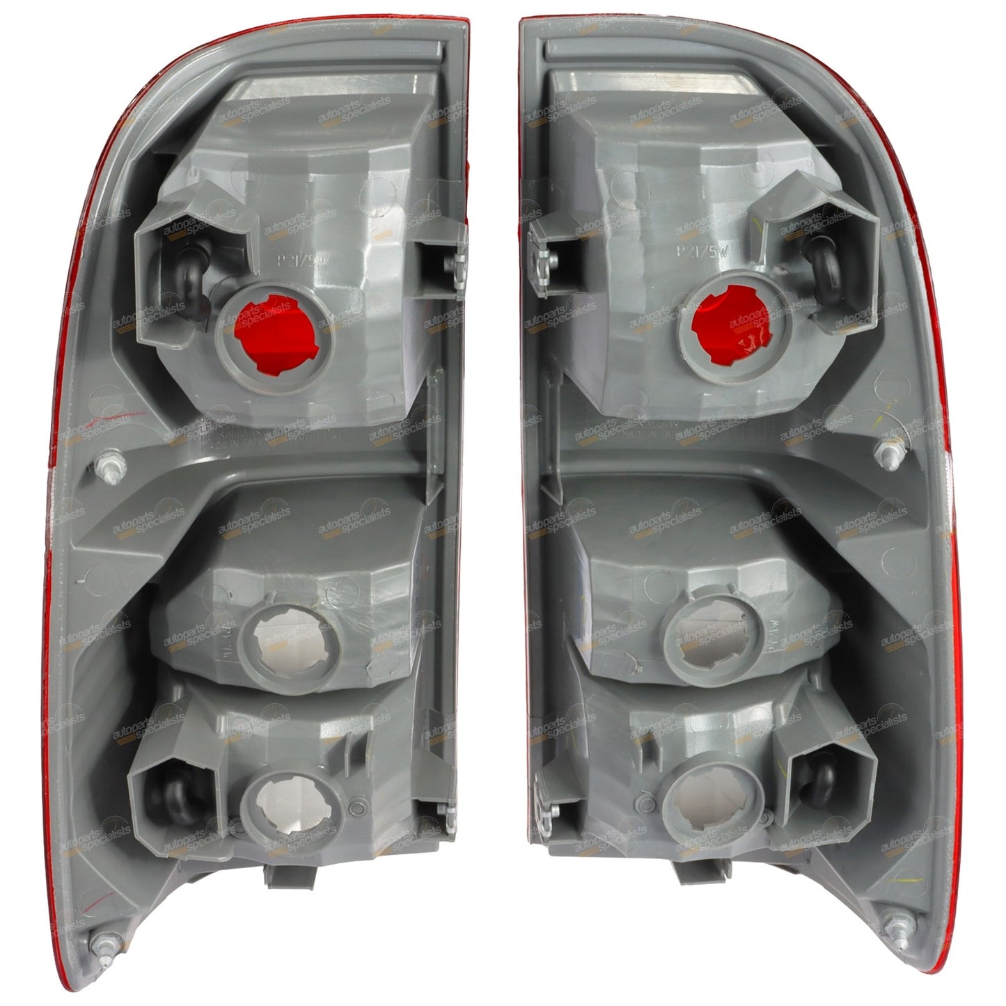 Set of 2 Tail Lights for Toyota Hilux (2011–2016)