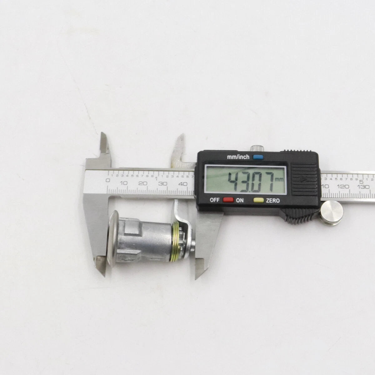 Fuel Tank Gas Filler Lock for Toyota Hilux RN30 RN36 LN30 LN35 1978-1983