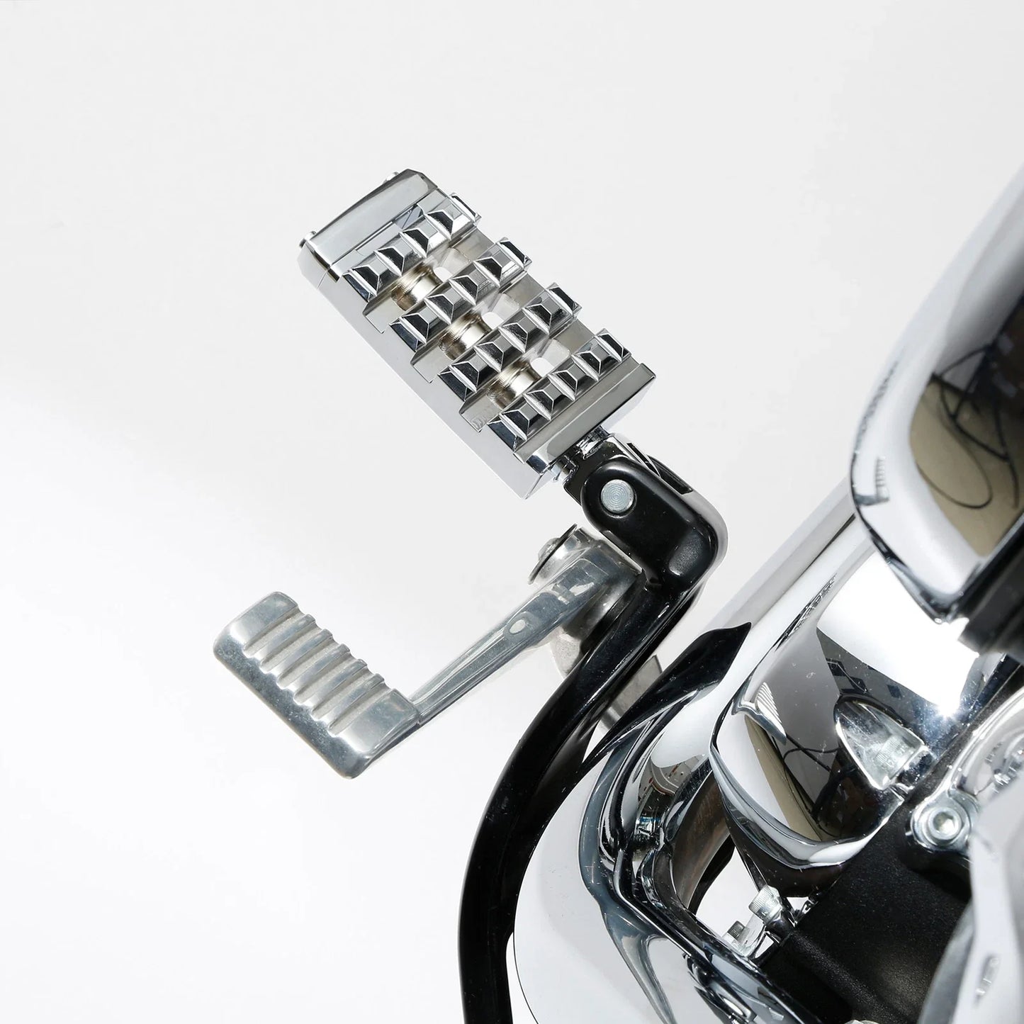 Chrome Driver Foot Pegs for Harley Softail Low Rider Fat Bob (2018-2025)