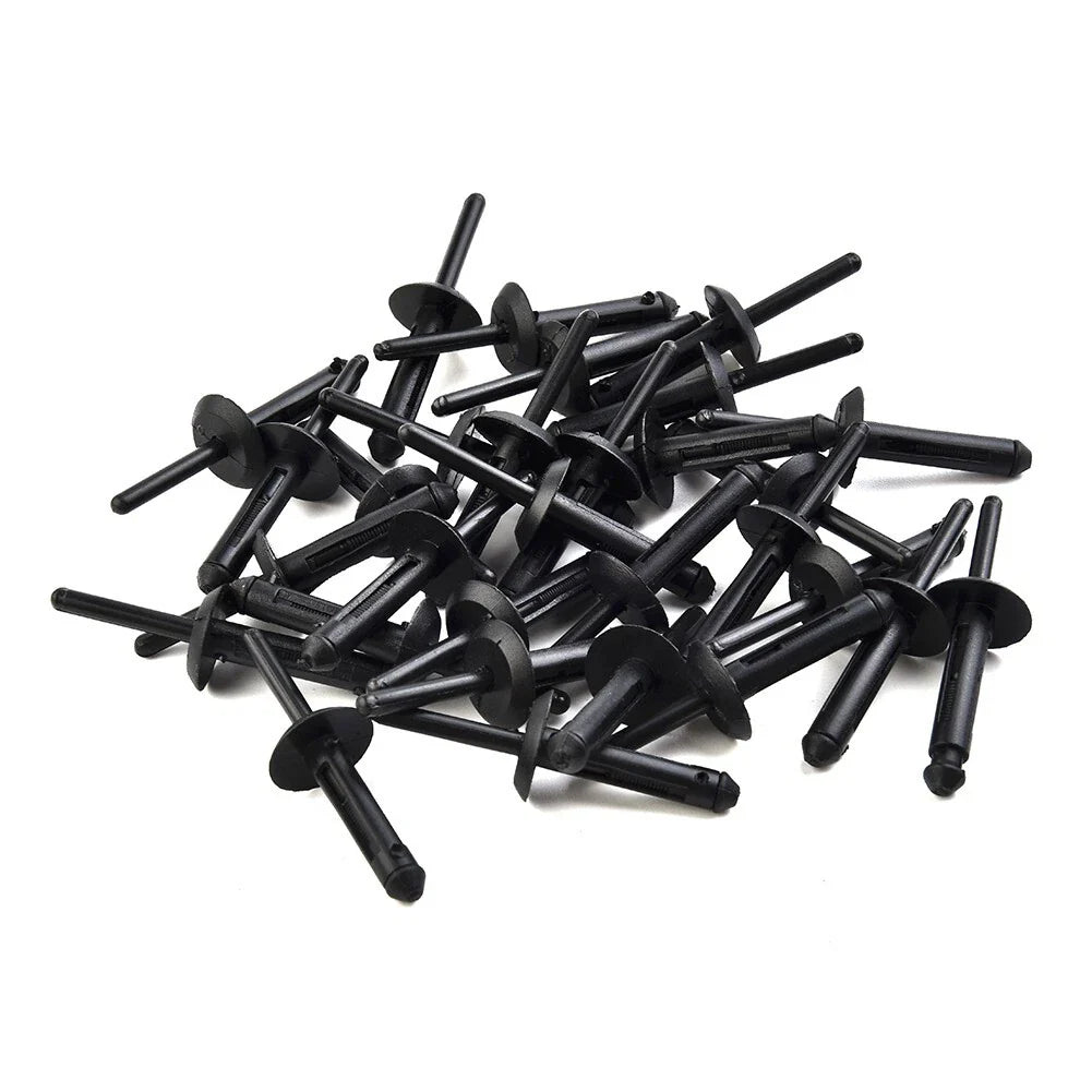 30x Door Panel Fastener Clips for Jeep Grand Cherokee (1999–2004)