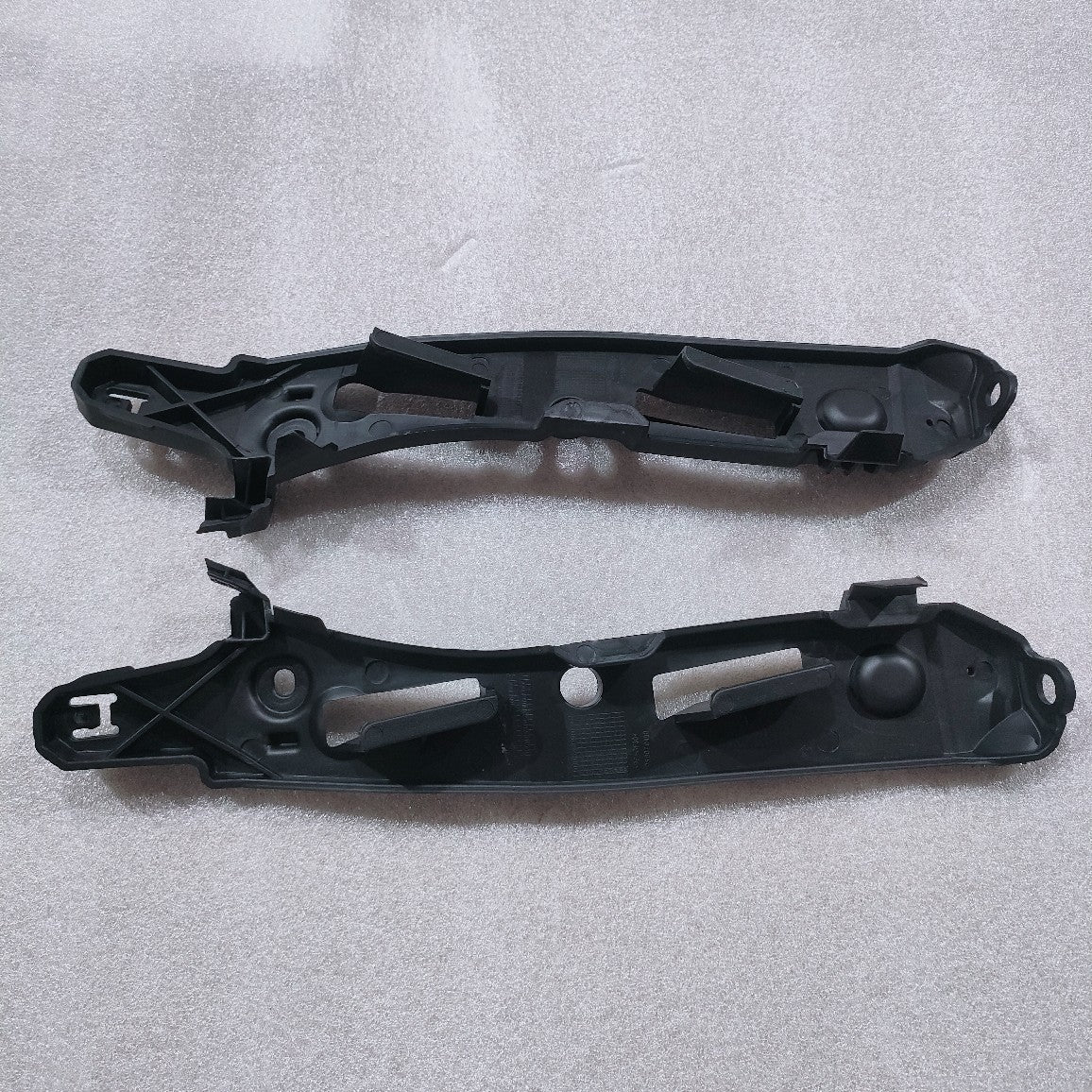 Front Bumper Upper Clip Bracket for Porsche Cayenne (2015–2017)