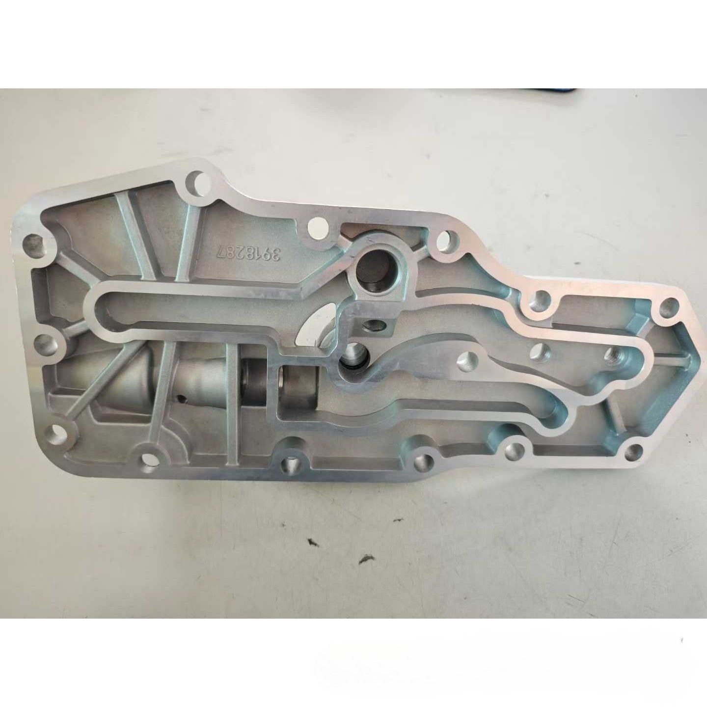 Lubricating Oil Filter Head for Cummins Engine (4B3.9, B4.5, ISB, N14)