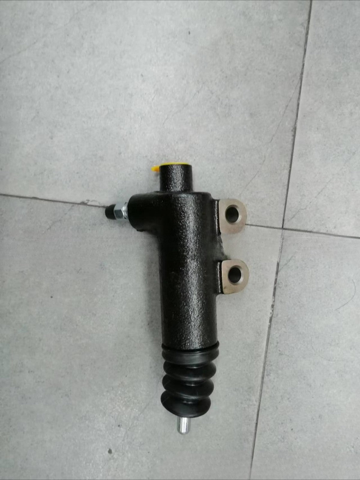 Clutch Release Cylinder for Toyota Land Cruiser FJ80 HDJ80 (1990–1997)