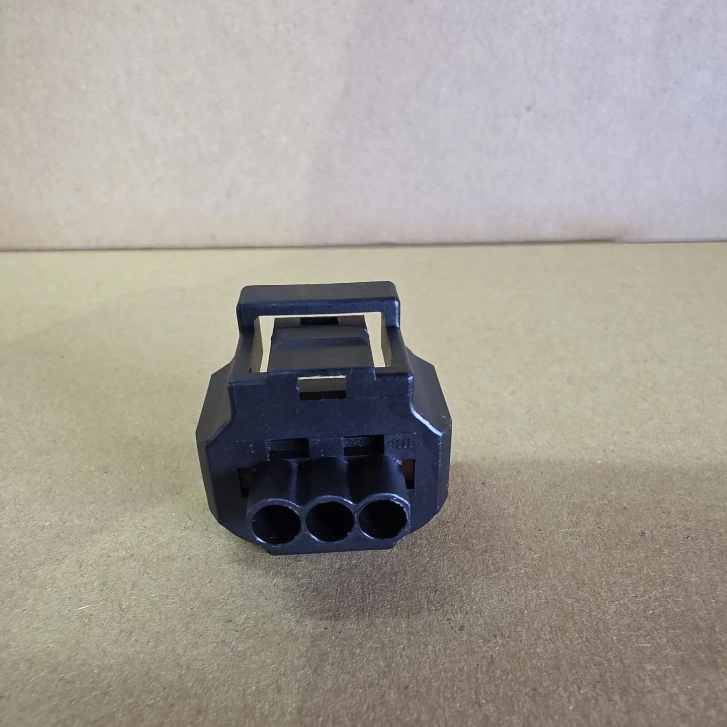 3 Pins Alternator Connector Plug for Ford Falcon BF BG (2005–2010)