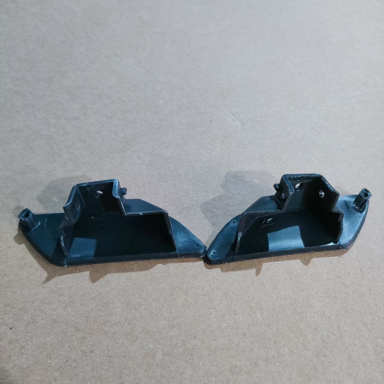 1 Pair Headlight Washer Nozzle Cap Cover for Porsche Panamera (2014–2016)