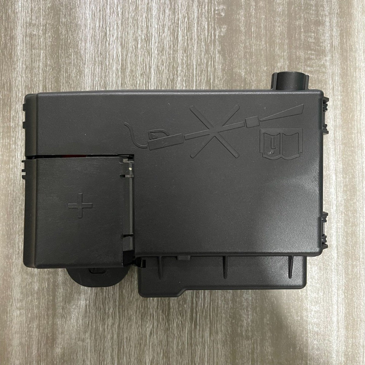 Fuse Box Battery Terminal with Cover for Buick LaCrosse (2010–2016)