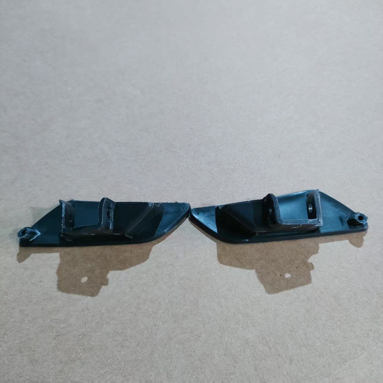 1 Pair Headlight Washer Nozzle Cap Cover for Porsche Panamera (2014–2016)