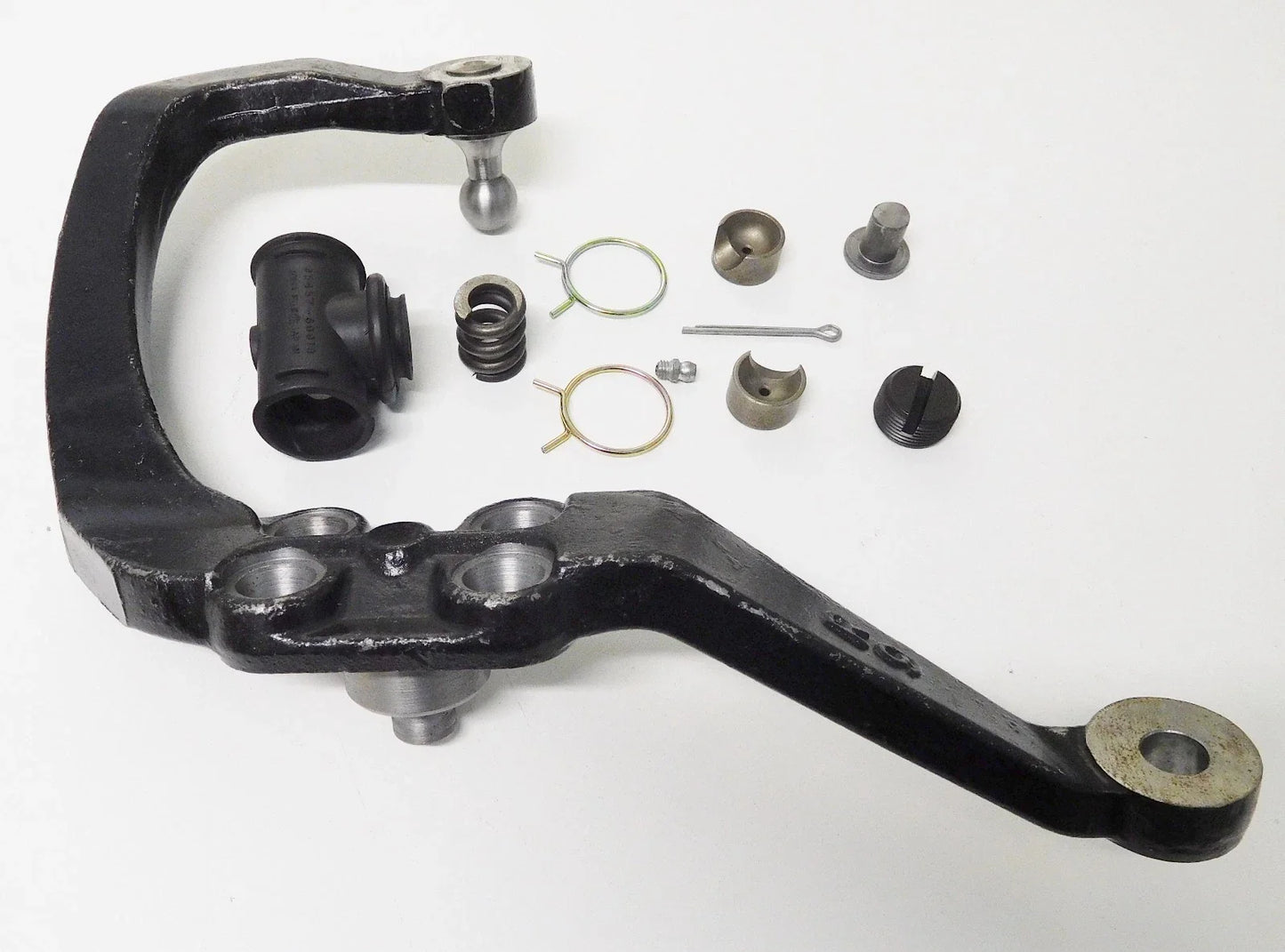 RH Steering Boomerang Swivel Arm + Ball Cup for Hilux RN40 RN42 (1979-1983)