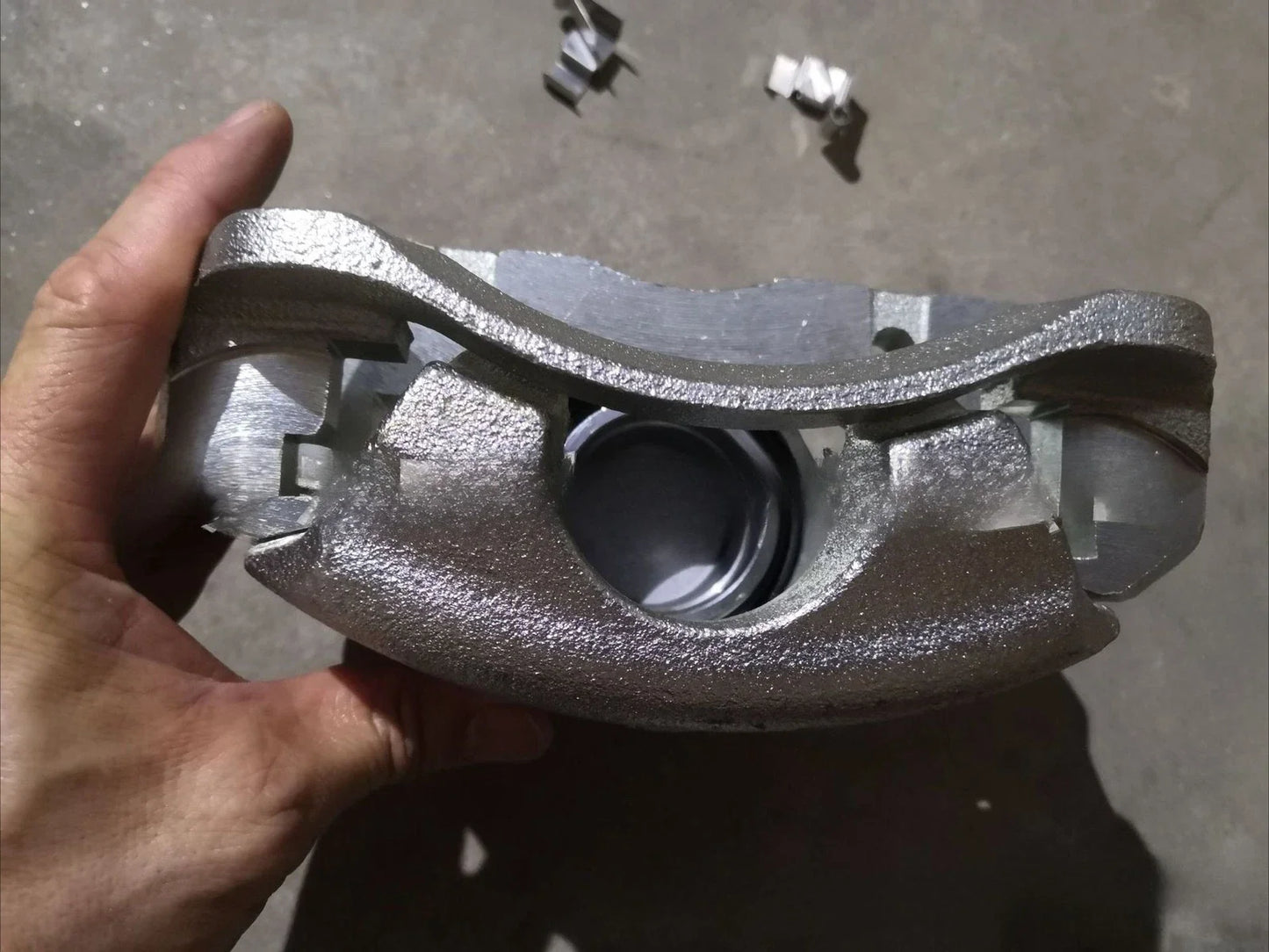 Front Brake Caliper for Toyota Hilux Vigo (2005–2015)