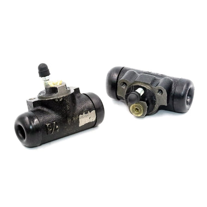 Rear Wheel Brake Cylinders Pair for Toyota Publica 1000 (KP30–KP50)
