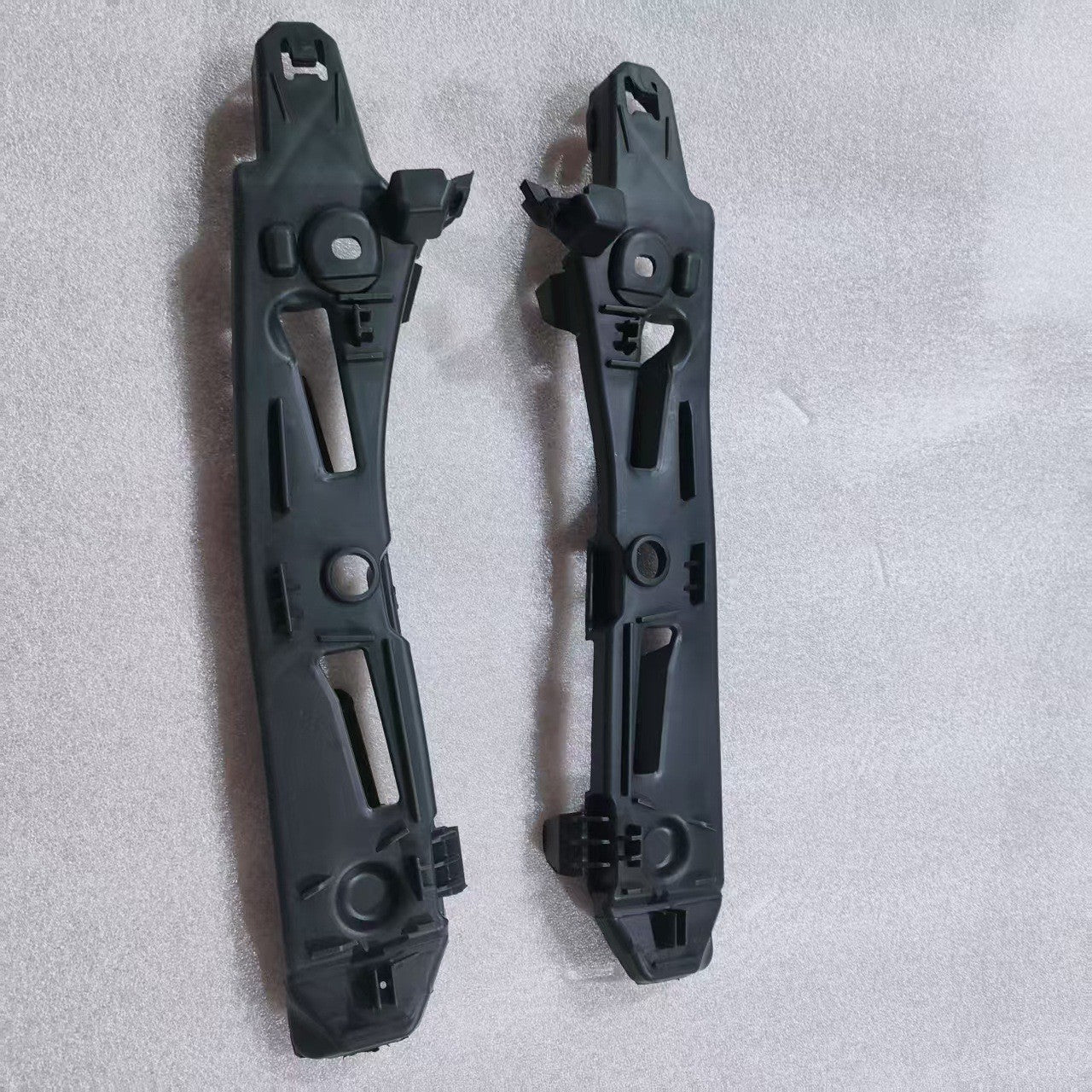 Front Bumper Upper Clip Bracket for Porsche Cayenne (2015–2017)