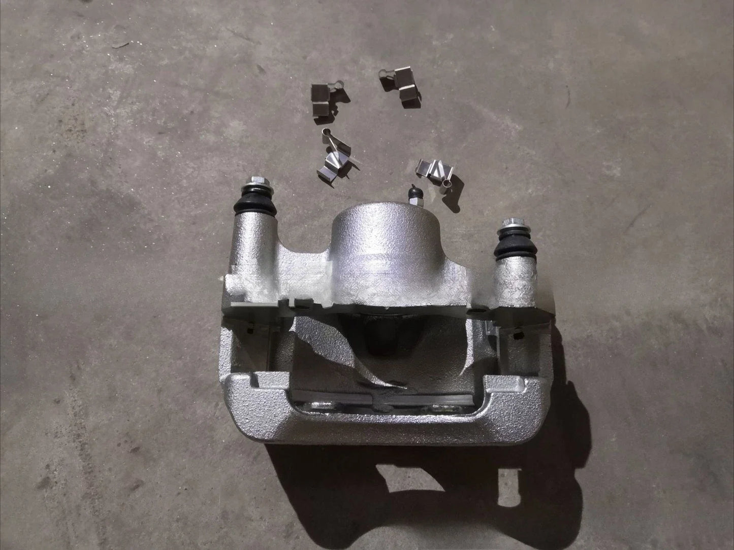 Front Brake Caliper for Toyota Hilux Vigo (2005–2015)
