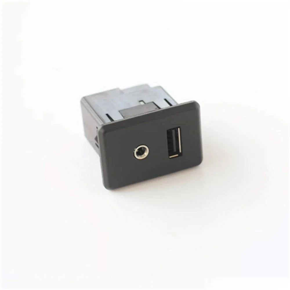 USB & AUX Interface Panel Socket for Nissan Versa Note & Versa (2015-2017)