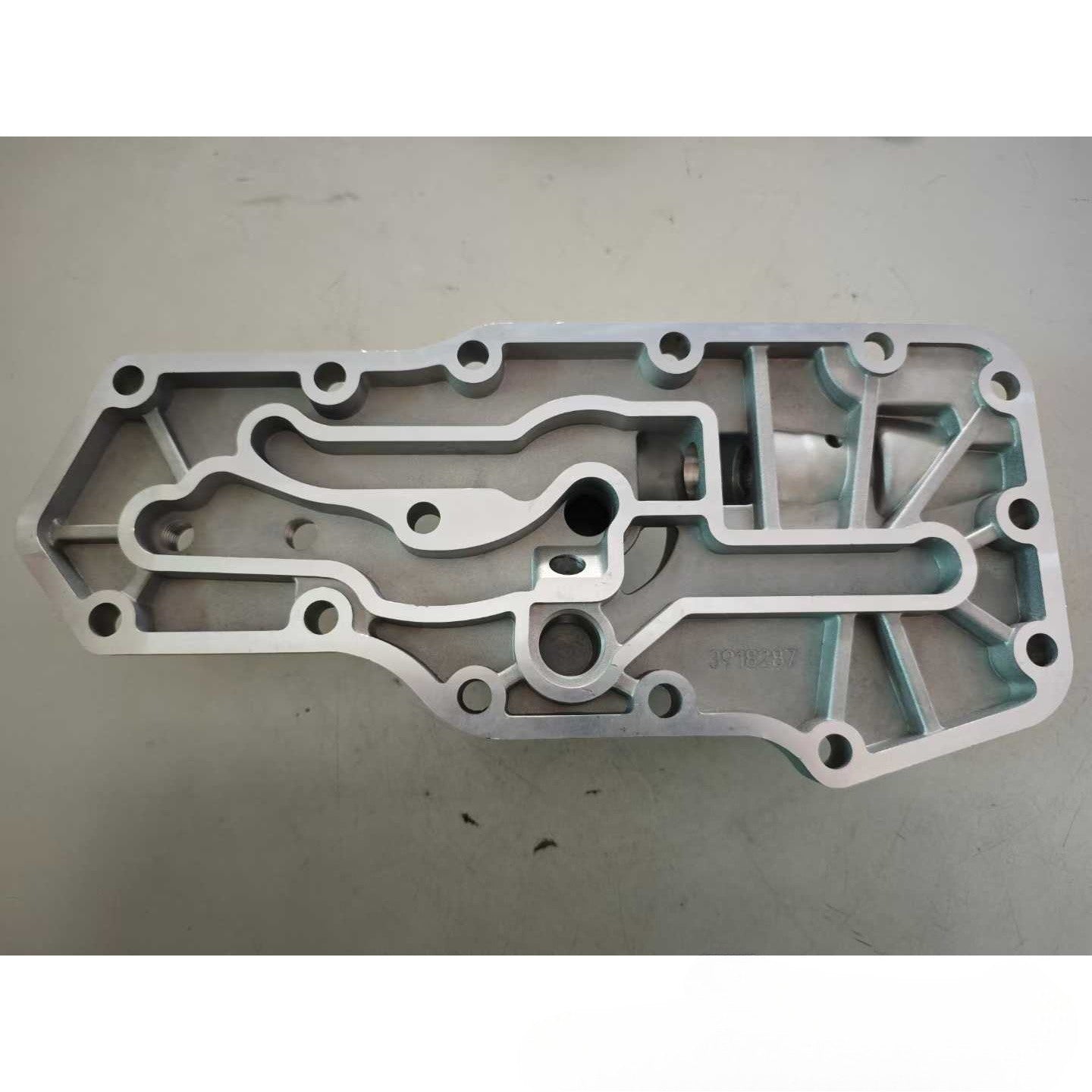 Lubricating Oil Filter Head for Cummins Engine (4B3.9, B4.5, ISB, N14)