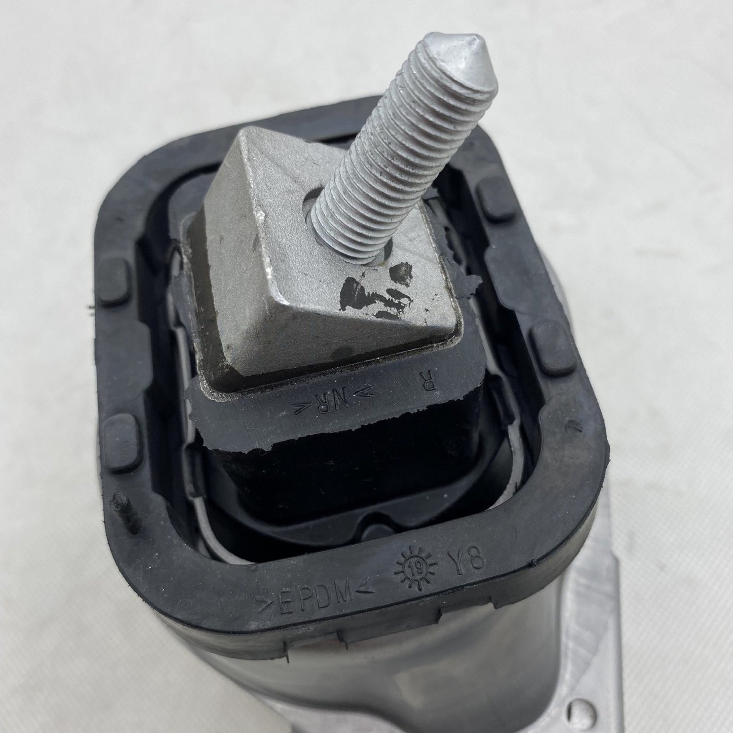 Left Engine Mounts for Land Rover Range Rover III L322 (2002–2009)