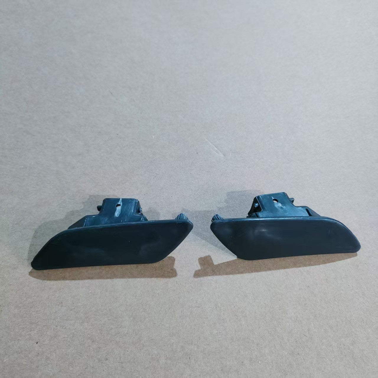 1 Pair Headlight Washer Nozzle Cap Cover for Porsche Panamera (2014–2016)