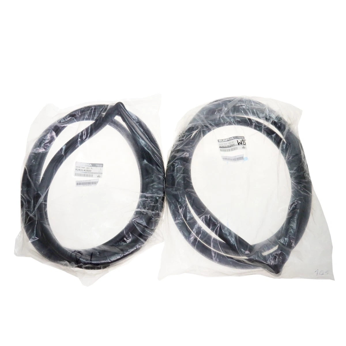 Set of 2 Rear Door Weatherstrips for Datsun Bluebird 160J 510 (1967–1975)