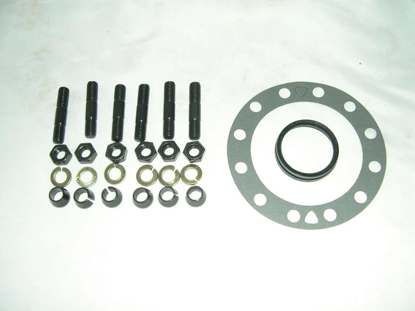 Rear Axle Hub Stud Repair Kit for Toyota Land Cruiser (1979-1999)